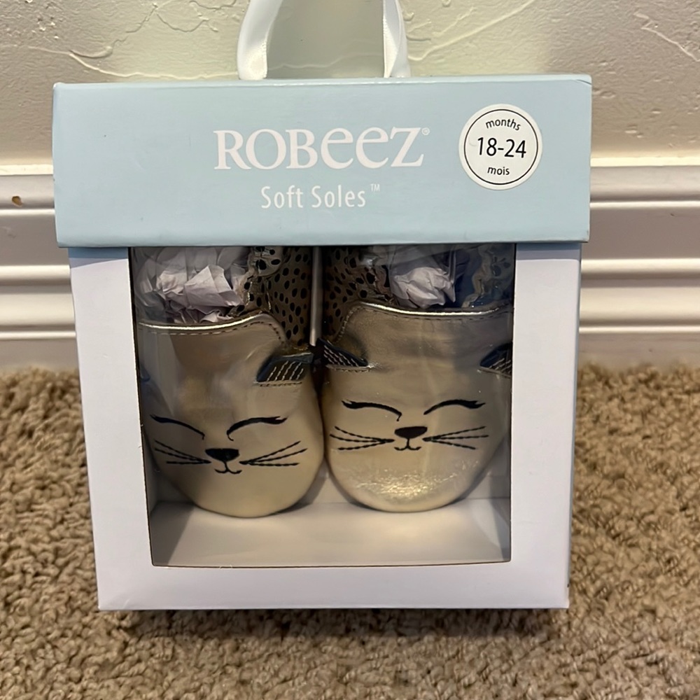 NEW IN BOX 18-24 mo Girl Robeez